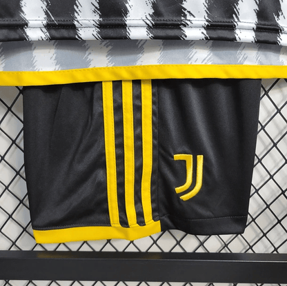 Juventus 23/24 Kids Home Kit